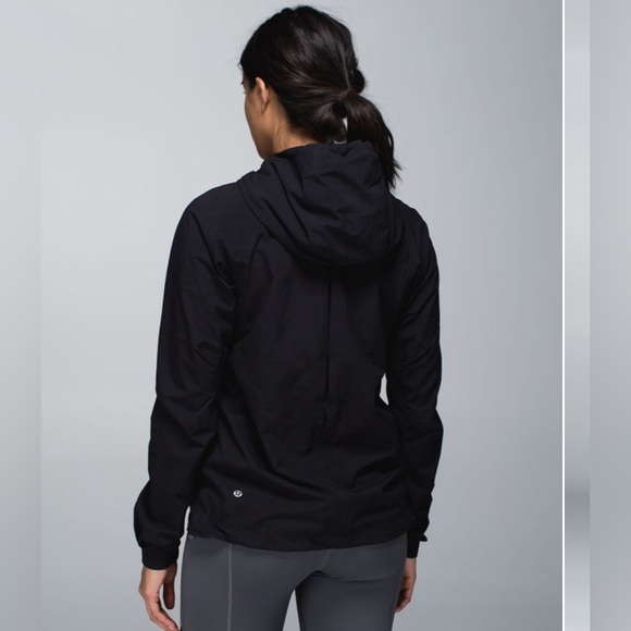 EUC!!! Lululemon Run: Rise And Shine Jacket Black $148 - Picture 5 of 13